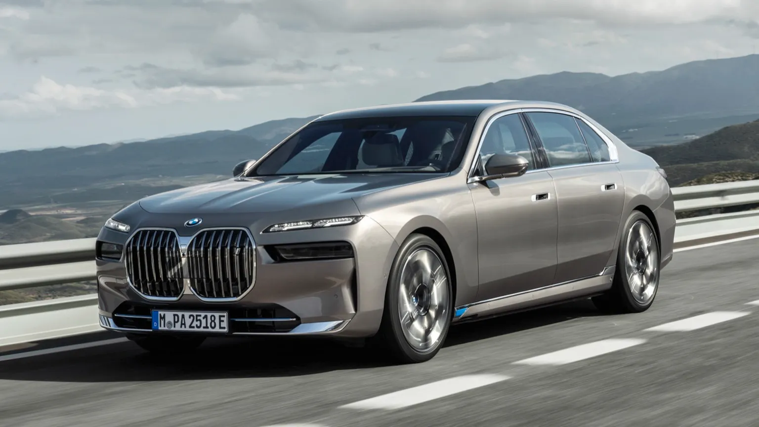 BMW i7